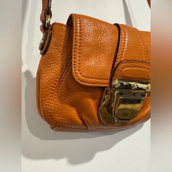 MICHAEL KORS Charlton Brown Leather Gold Push Lock Crossbody Shoulder Bag Purse - Picture 9 of 16